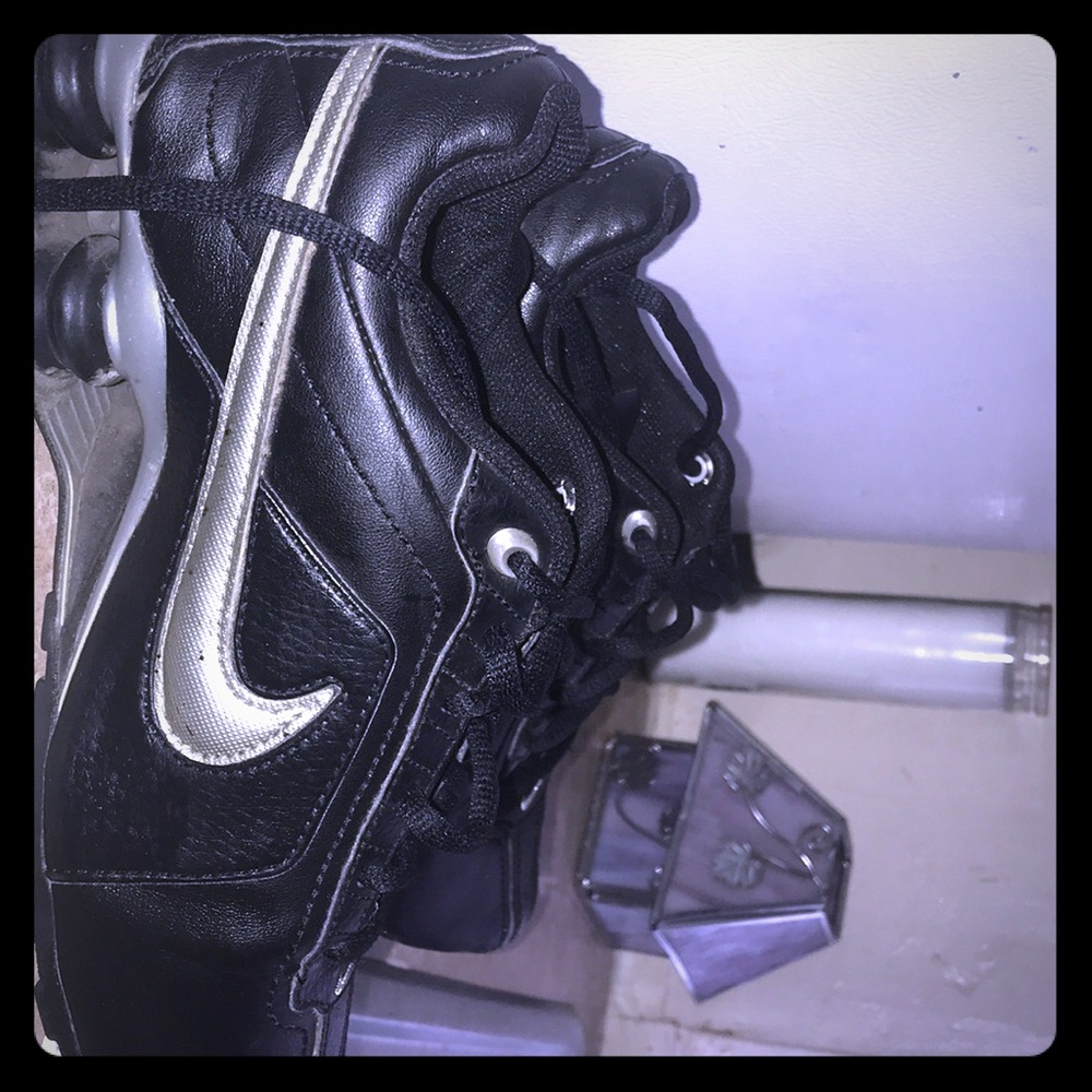 Nike shox 4.5y unisex